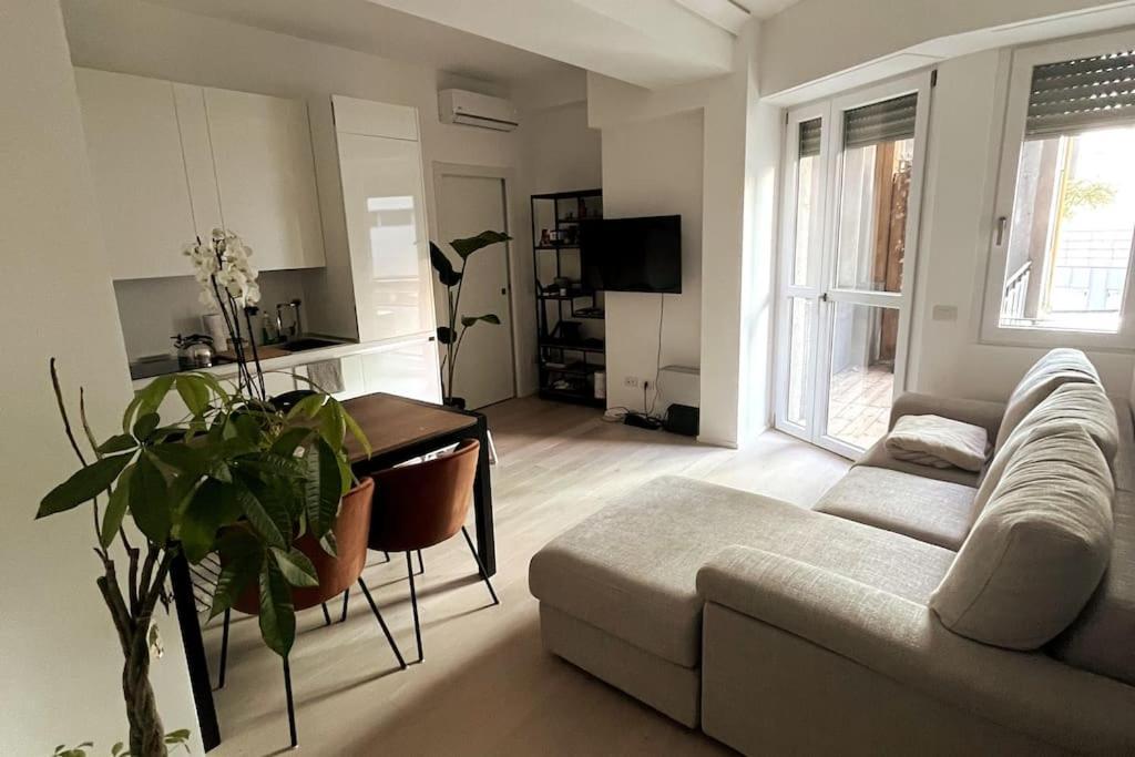 Modern Apartment - Walking Distance To Milan Central Station エクステリア 写真